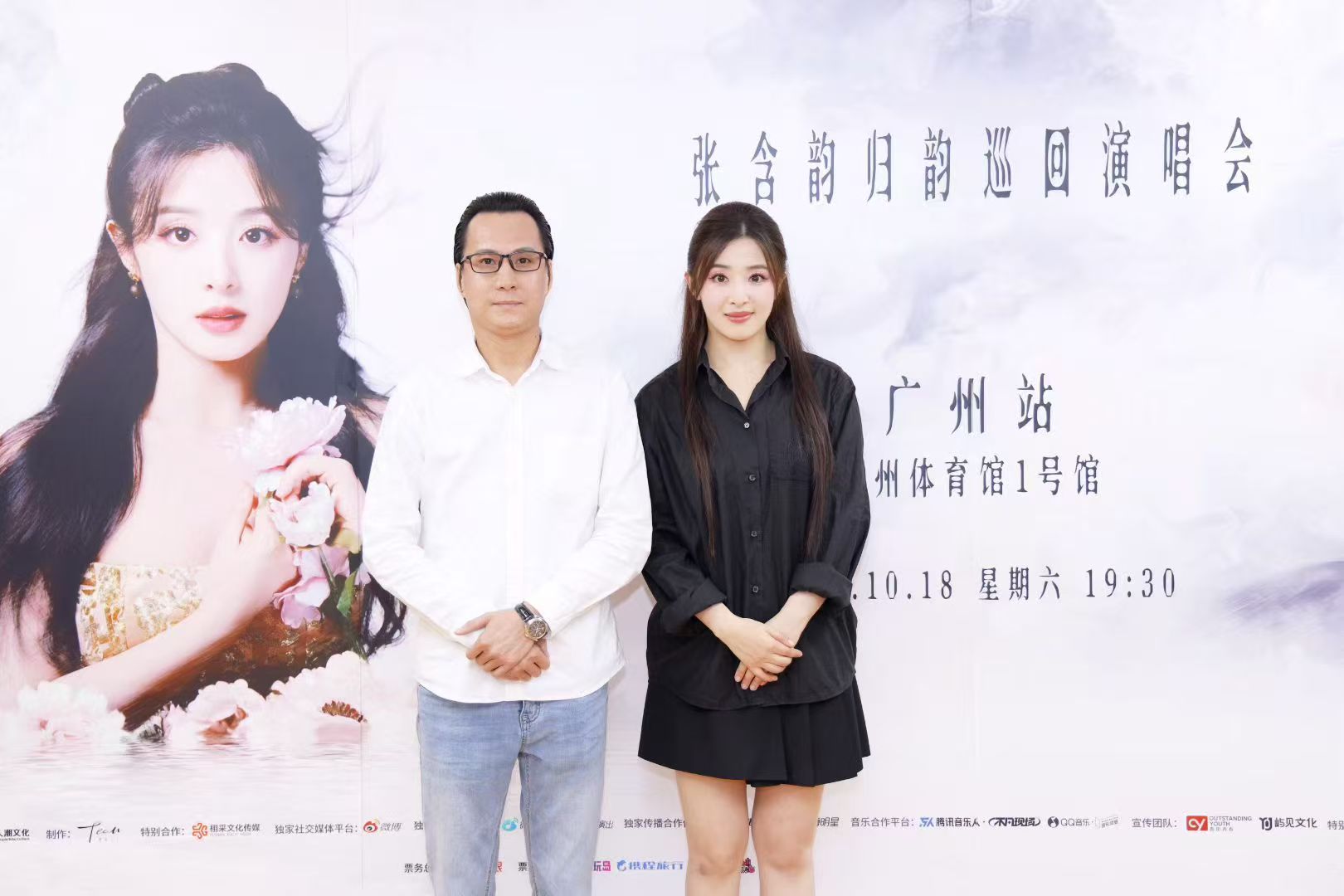 吴颖与张含韵.jpg